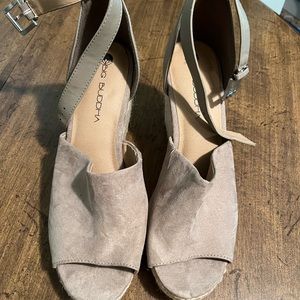 Big Buddha size 10 high heeled wedge sandals. Tan